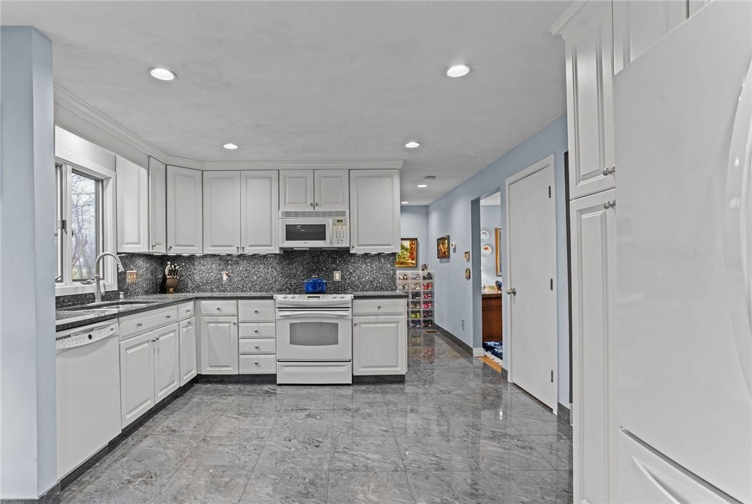 15 Jennifer Circle Cranston, RI 02921 - Photo 13 of 50 Kitchen