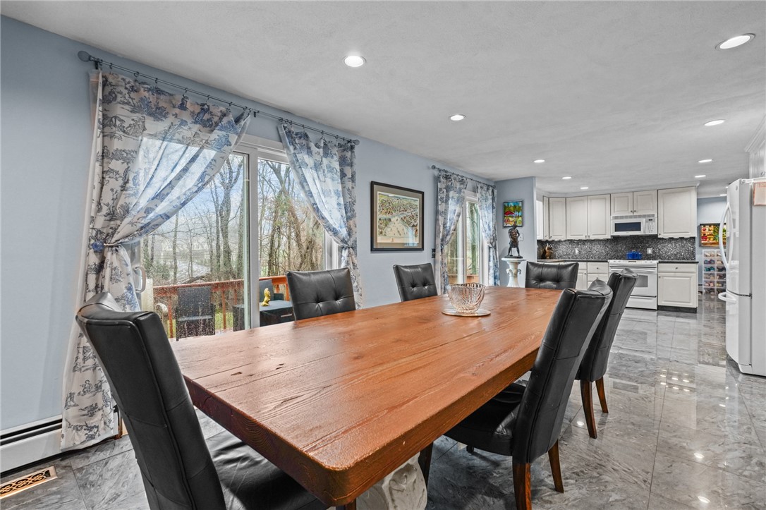 15 Jennifer Circle Cranston, RI 02921 - Photo 17 of 50 Dining area
