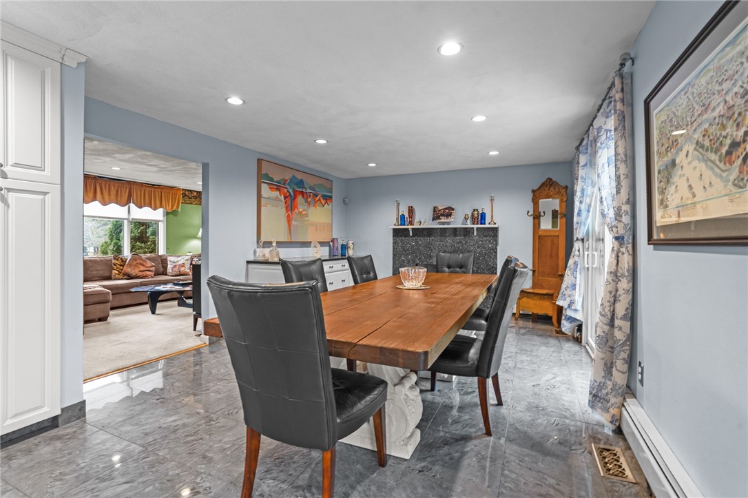 15 Jennifer Circle Cranston, RI 02921 - Photo 18 of 50 Dining area
