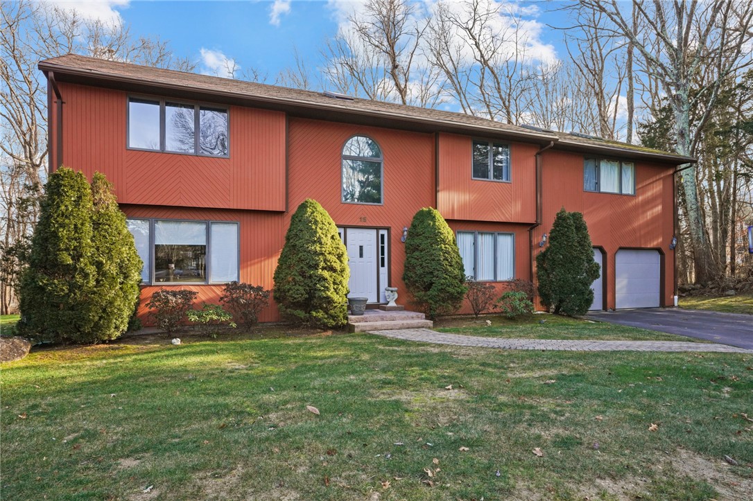 15 Jennifer Circle Cranston, RI 02921 - Photo 2 of 50 Front yard