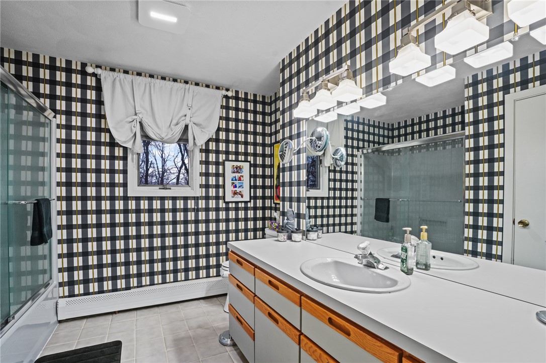 15 Jennifer Circle Cranston, RI 02921 - Photo 27 of 50 Full bathroom