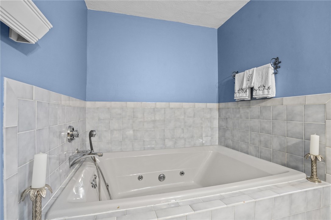 15 Jennifer Circle Cranston, RI 02921 - Photo 34 of 50 Primary bathroom with jetted tub