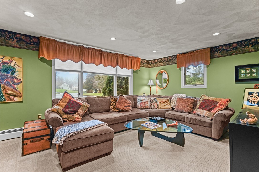 15 Jennifer Circle Cranston, RI 02921 - Photo 6 of 50 Large family room