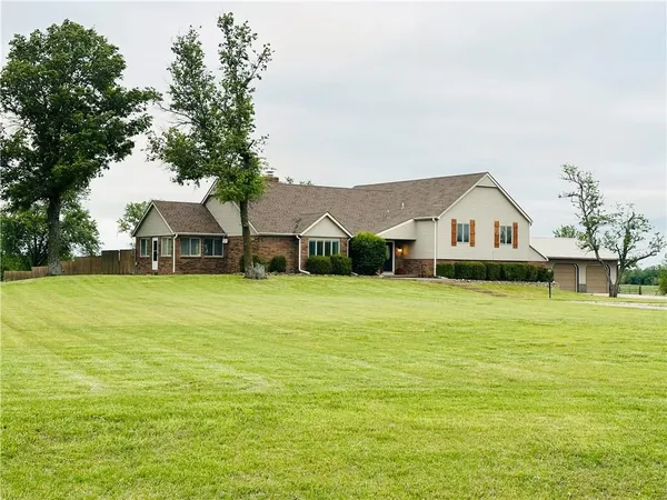 $590,000 | 1358 26000 Road, Parsons, KS 67357