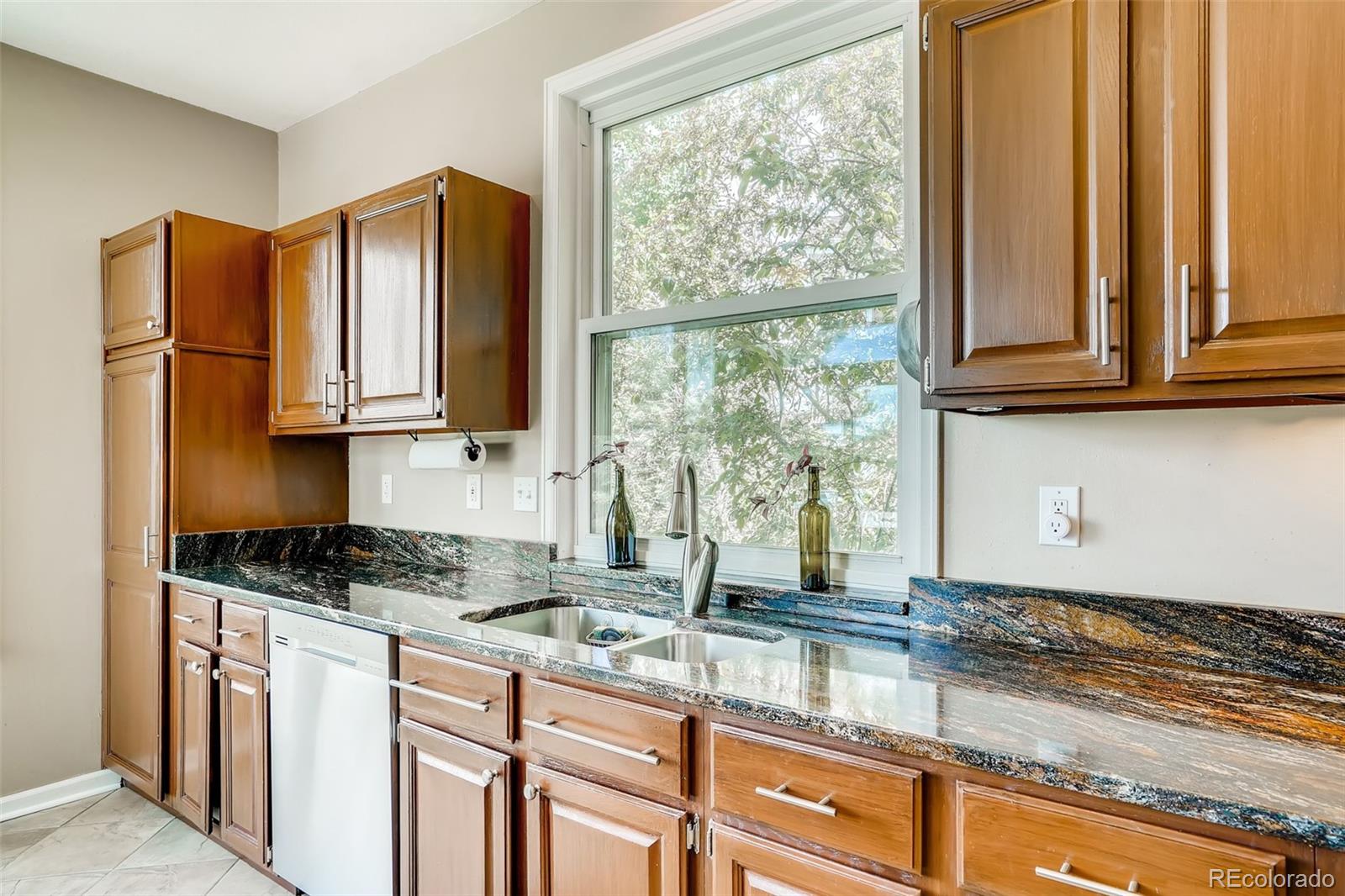 9361 Weatherstone Lane Highlands Ranch, CO 80126 - Photo 12 of 40 Gallery Image 12