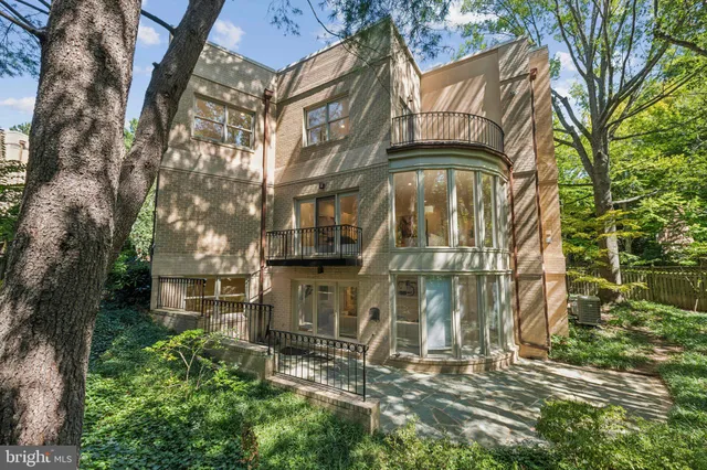 a backyard of a building