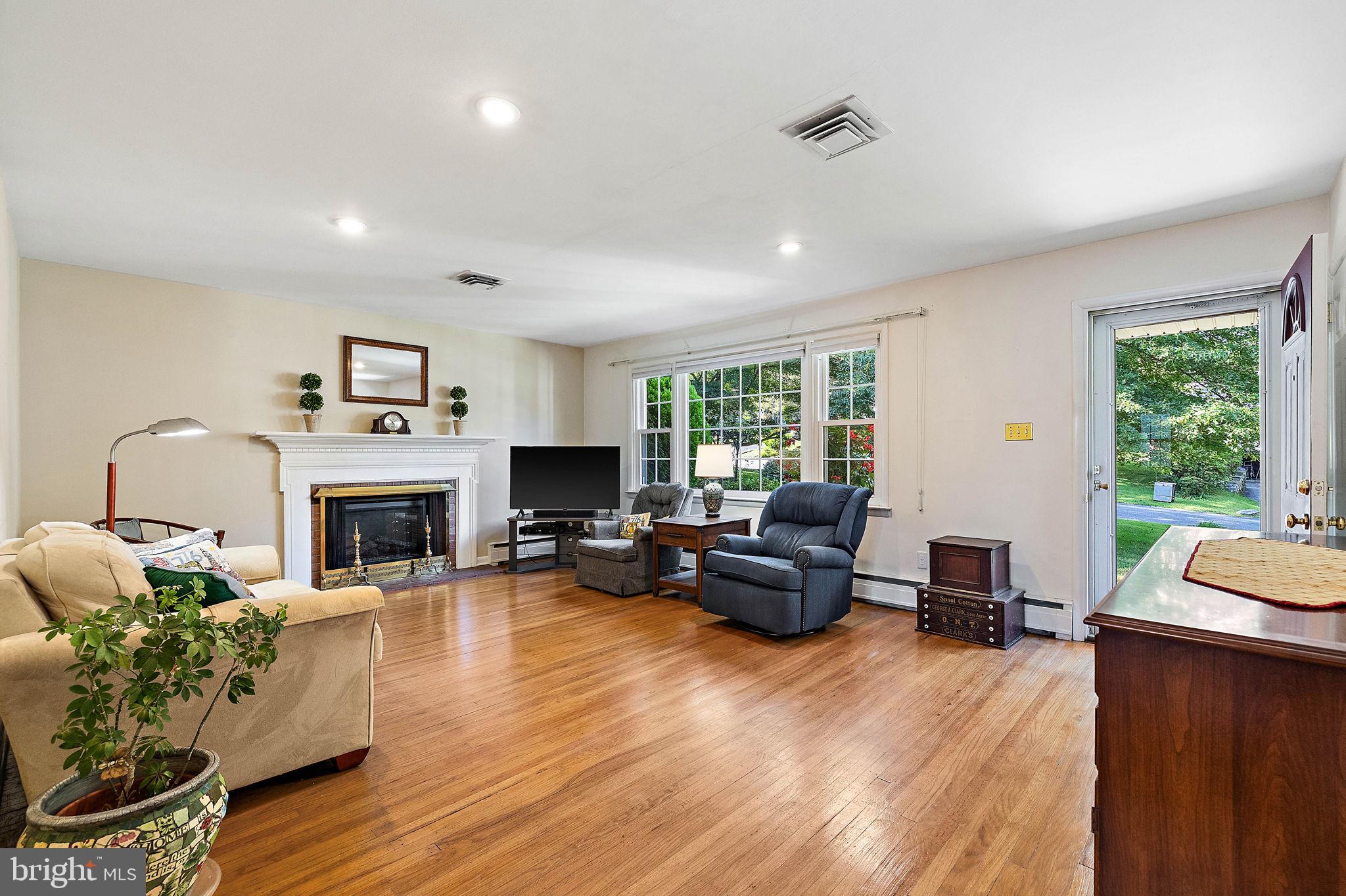 125 Brookside Road Newtown Square, PA 19073 - Photo 5 of 23