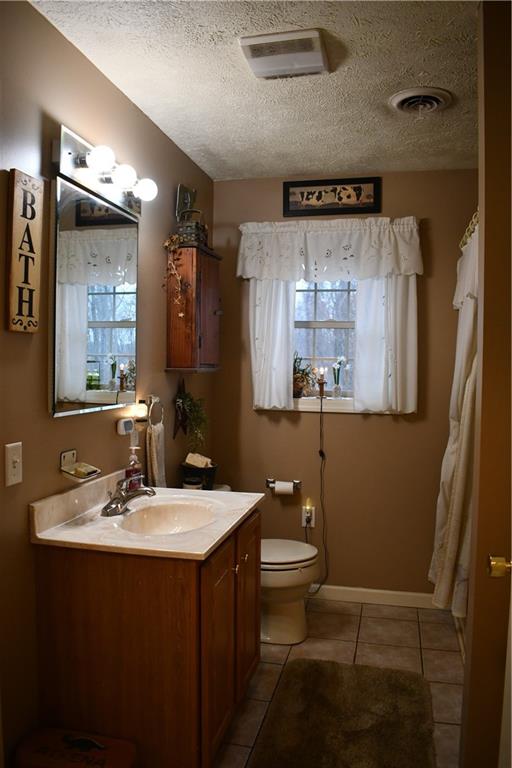 74 Tr784 Burgettstown, PA 15021 - Photo 20 of 22 a bathroom with a sink toilet and mirror