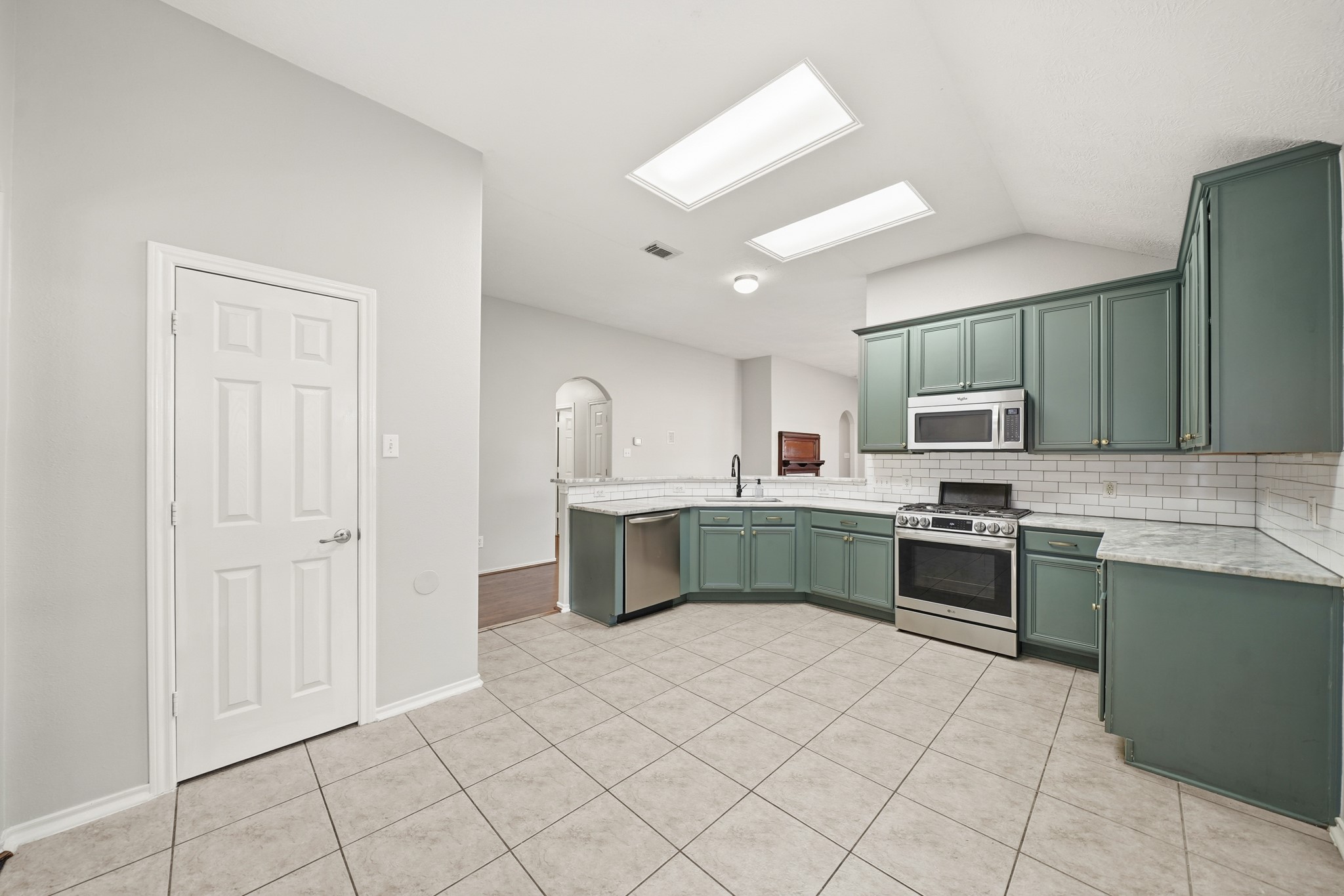 11811 Misty Peak Lane Humble, TX 77346 - Photo 9 of 26