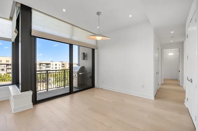 $1,395,000 | 2323 West Main Street, Unit 506, Houston, TX 77098