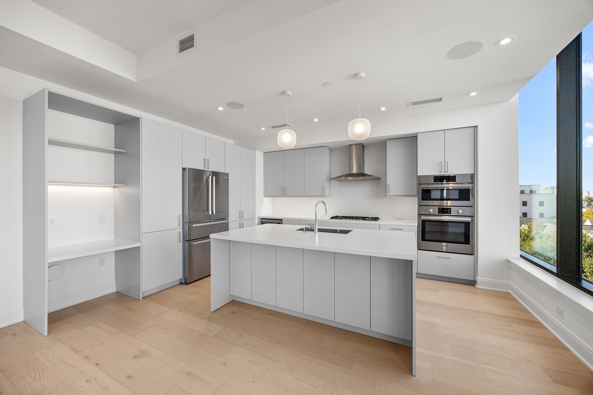 2323 West Main Street, Unit 506 Houston, TX 77098 - Photo 7 of 32 Upgrade: - Lighting upgrades: Install dimmer light switches, add pendant fixture to living area; add pendant fixture to entry hall