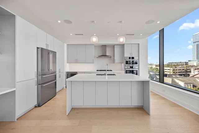 $1,395,000 | 2323 West Main Street, Unit 506, Houston, TX 77098