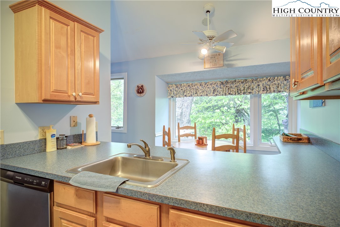 149 Slope View Road, Unit C11 Sugar Mountain, NC 28604 - Photo 12 of 22 Gallery Image 12