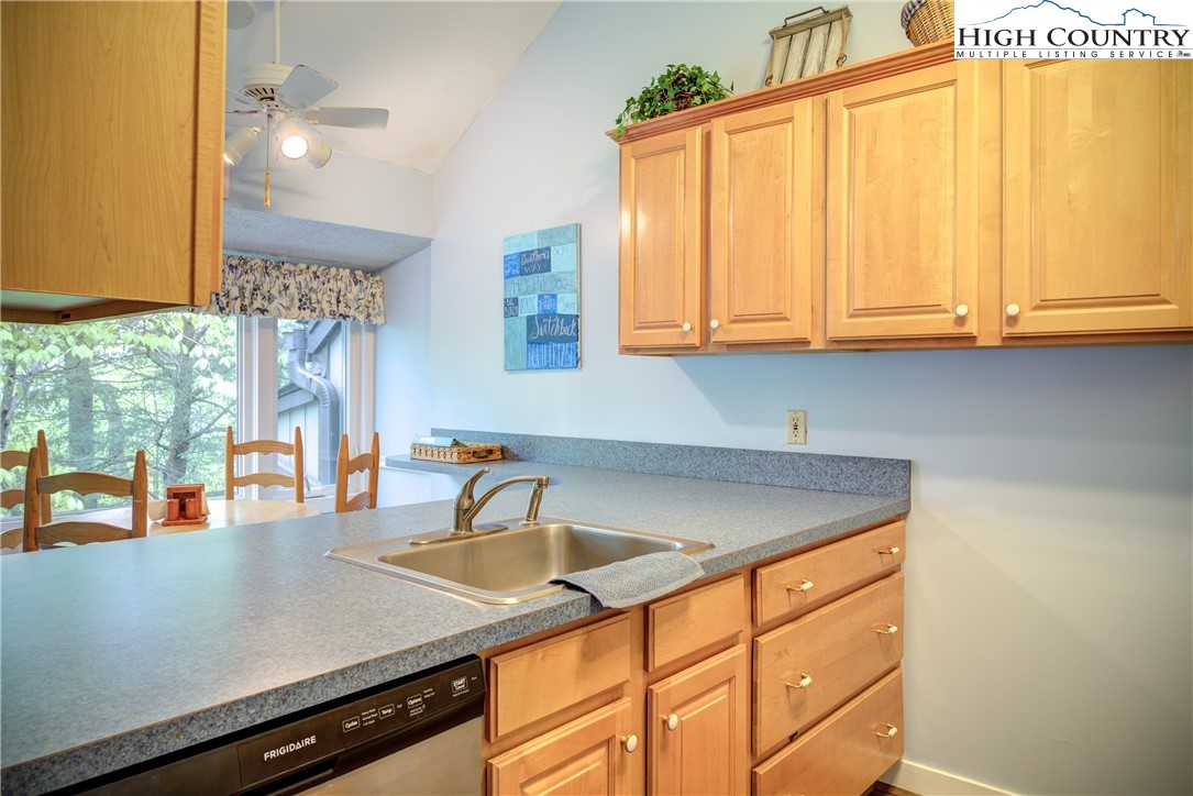 149 Slope View Road, Unit C11 Sugar Mountain, NC 28604 - Photo 8 of 22 Gallery Image 8