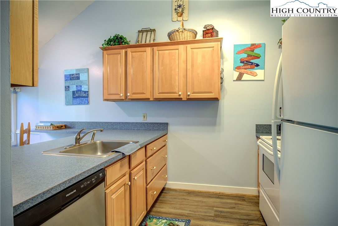 149 Slope View Road, Unit C11 Sugar Mountain, NC 28604 - Photo 9 of 22 Gallery Image 9