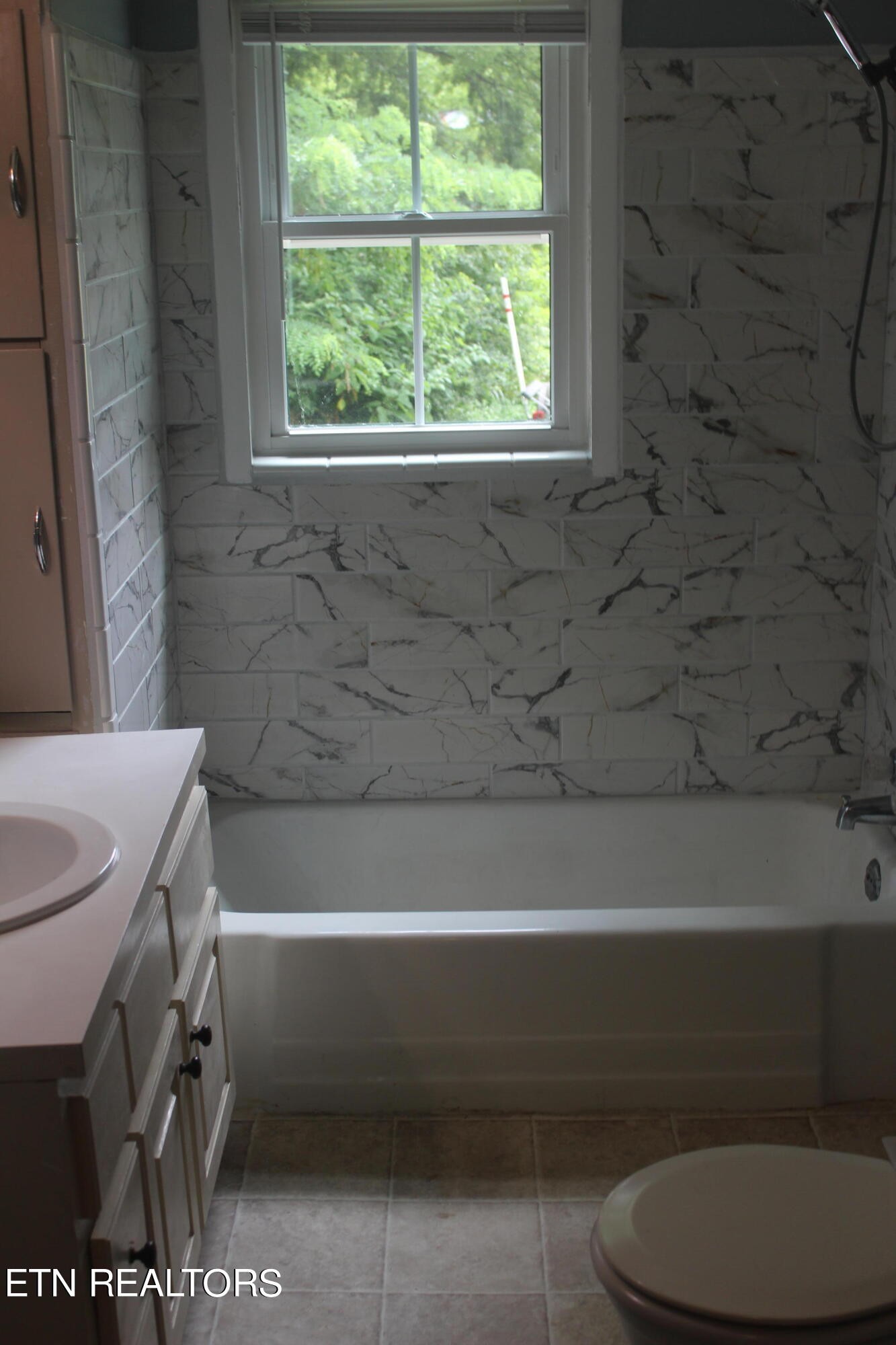 531 North Trigonia Road Greenback, TN 37742 - Photo 9 of 16 a bathroom with a toilet and a bathtub