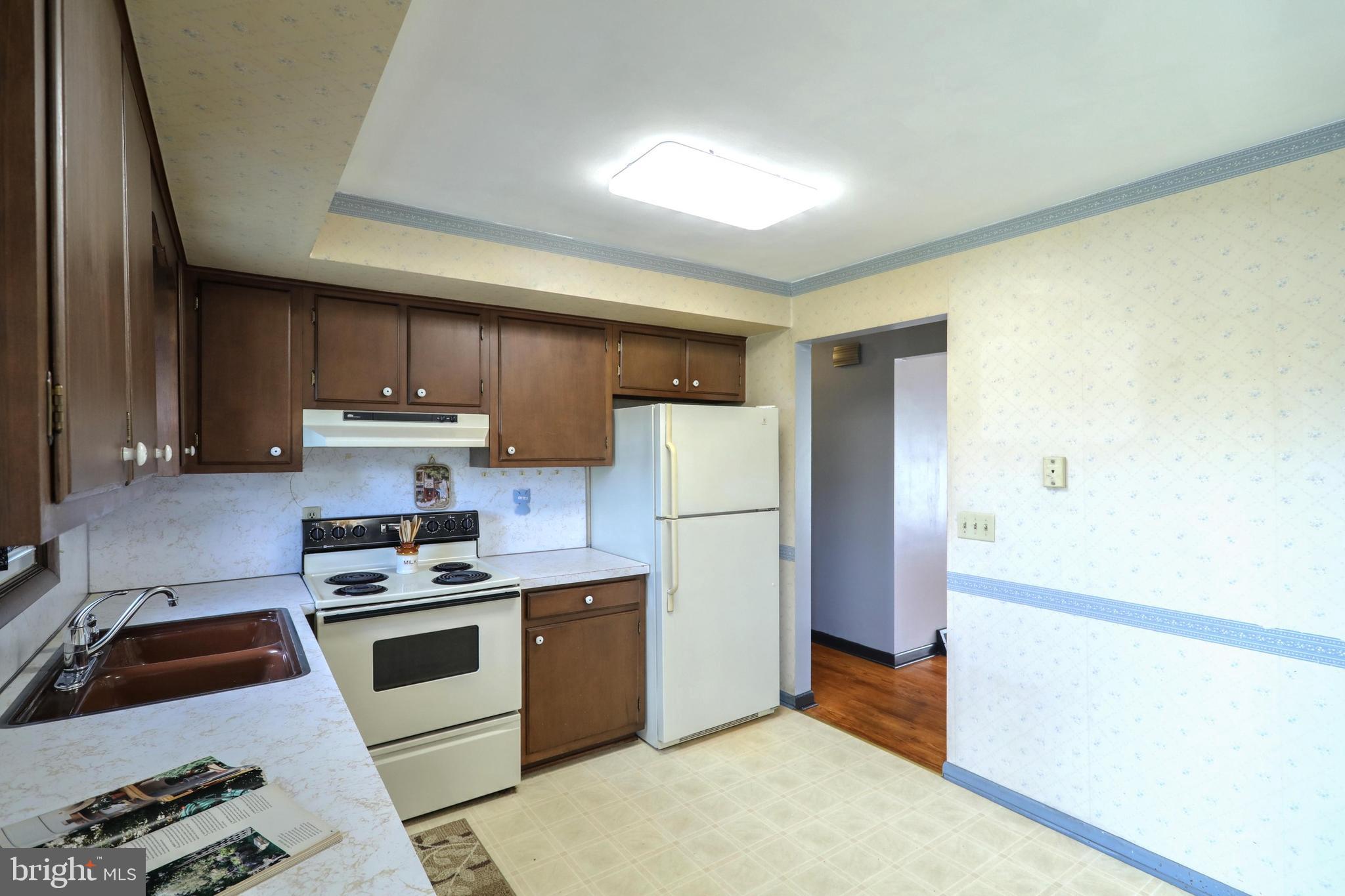309 Ridgeview Road Seven Valleys, PA 17360 - Photo 15 of 51 Kitchen has crown molding