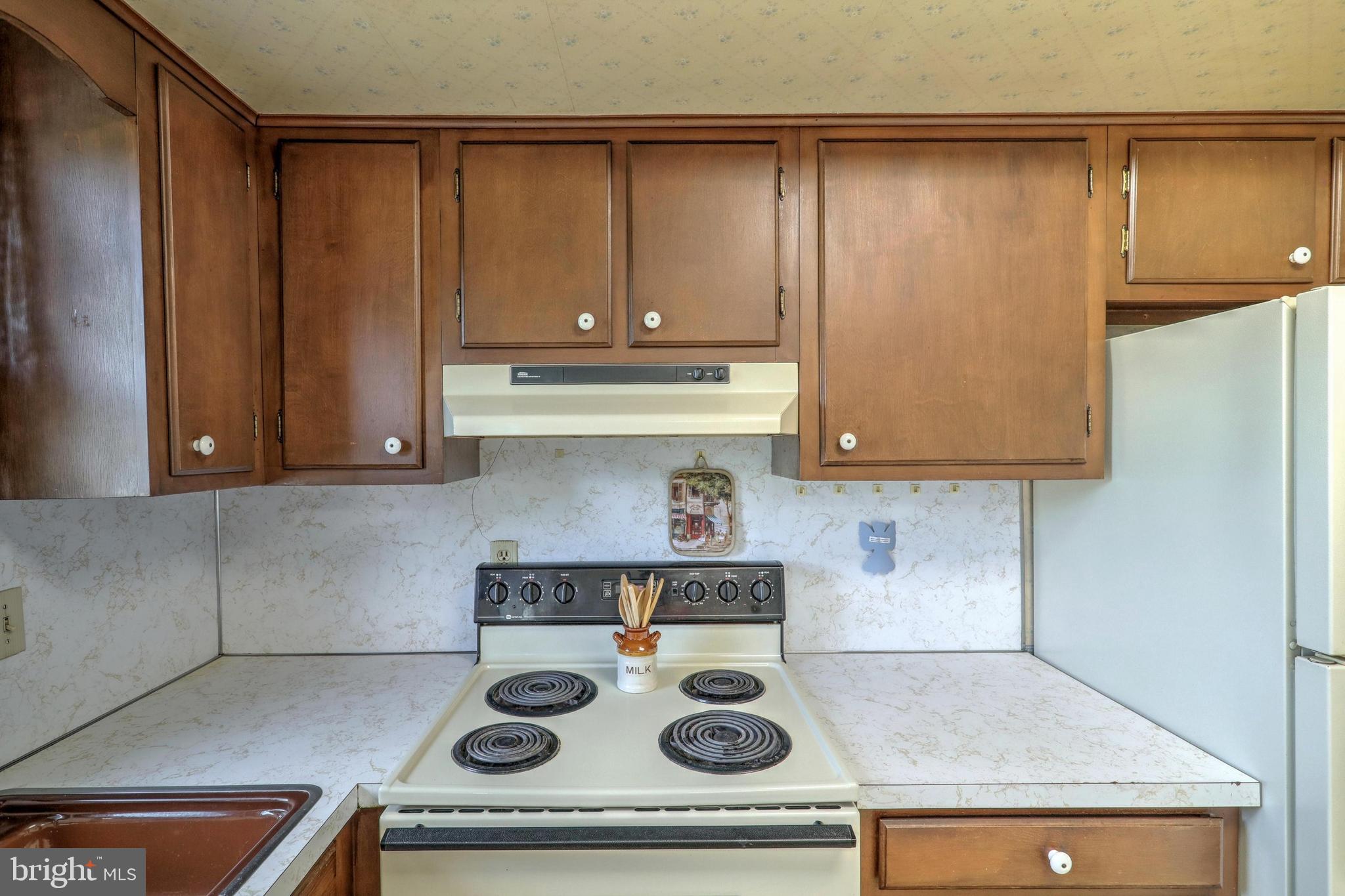 309 Ridgeview Road Seven Valleys, PA 17360 - Photo 18 of 51 Electric stove