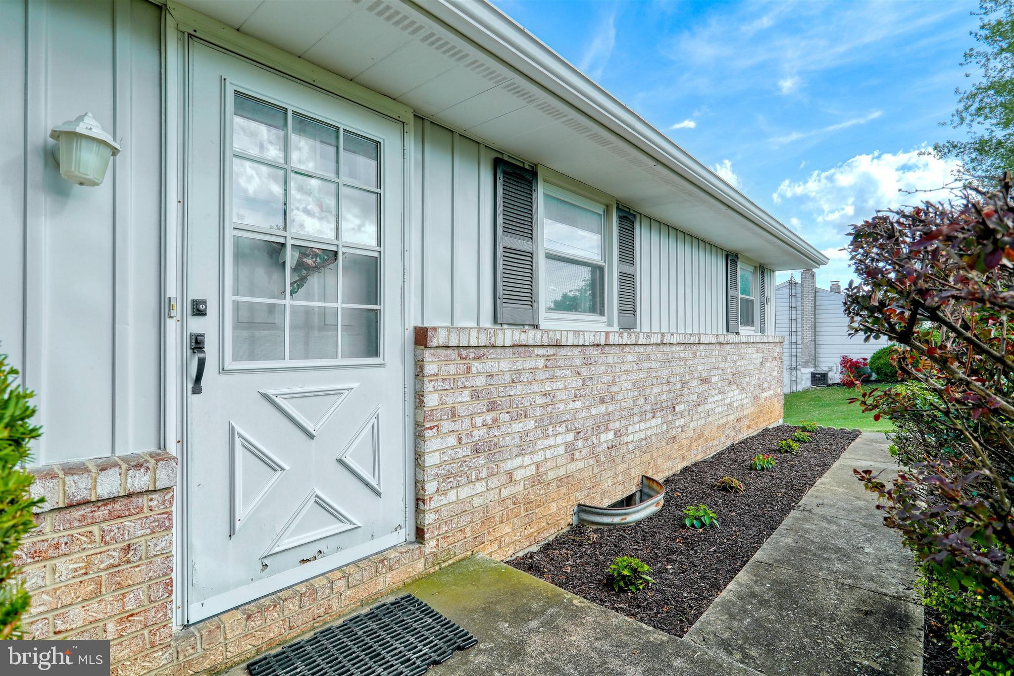 309 Ridgeview Road Seven Valleys, PA 17360 - Photo 4 of 51 Front entry
