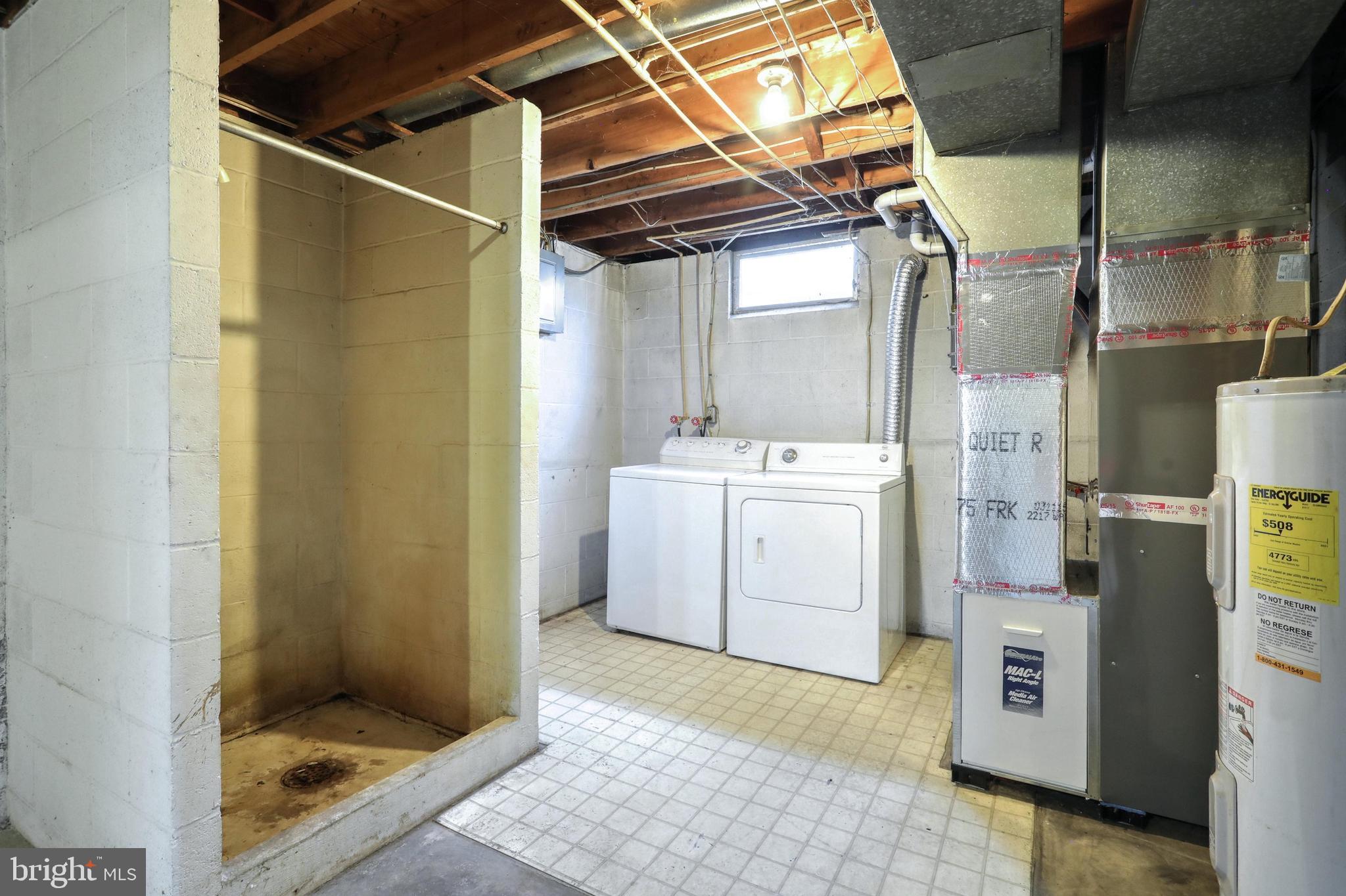 309 Ridgeview Road Seven Valleys, PA 17360 - Photo 31 of 51 Laundry with shower - washer/dryer stay