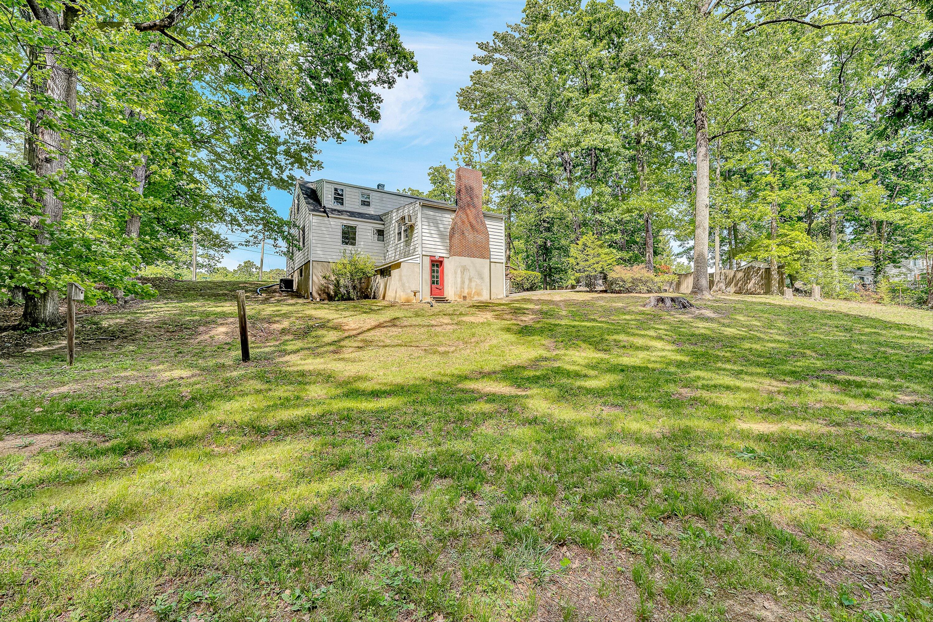 730 Texas Hollow Road Salem, VA 24153 - Photo 36 of 39 a swimming pool with trees in the background