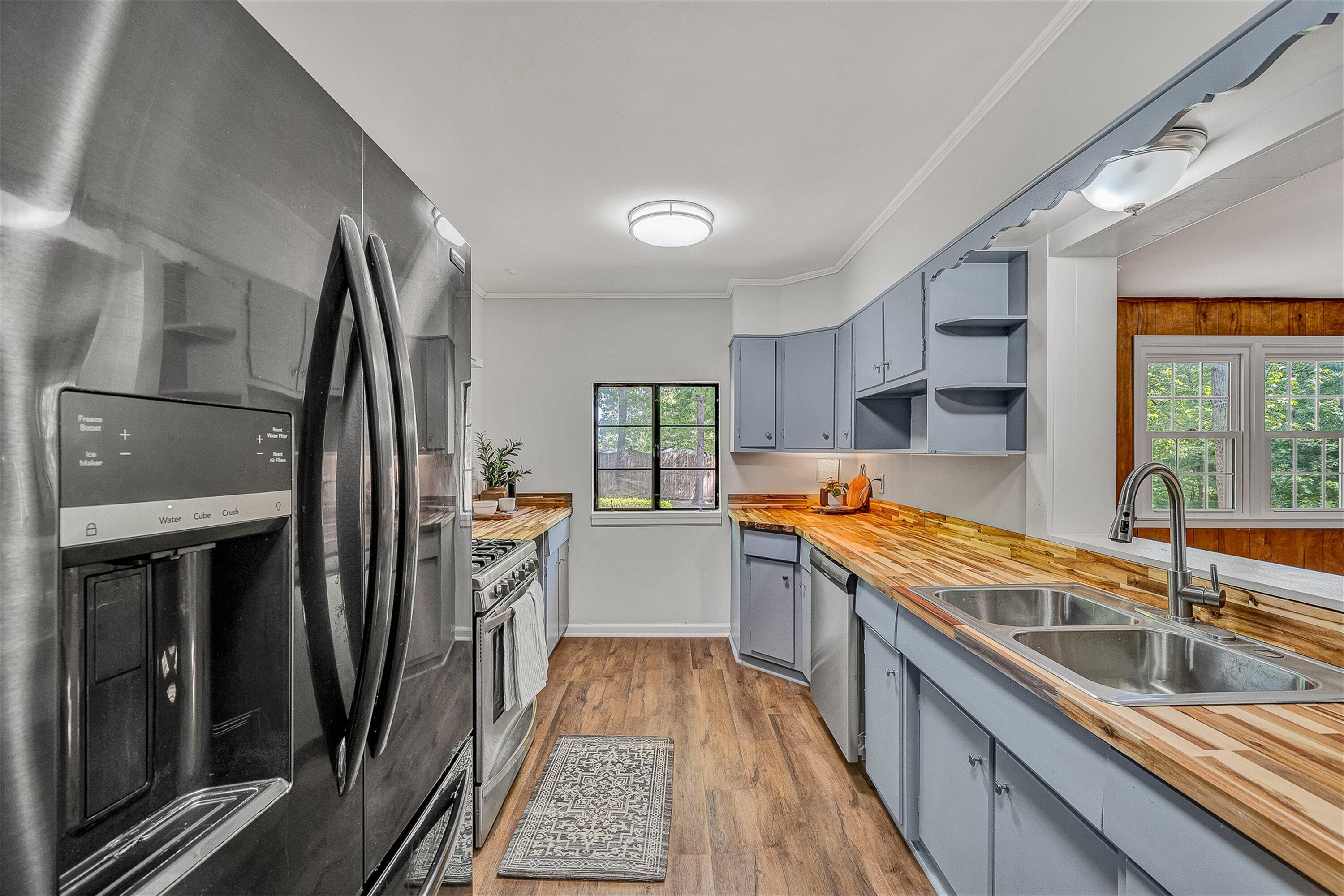 730 Texas Hollow Road Salem, VA 24153 - Photo 8 of 39 a kitchen with stainless steel appliances granite countertop a refrigerator and a sink