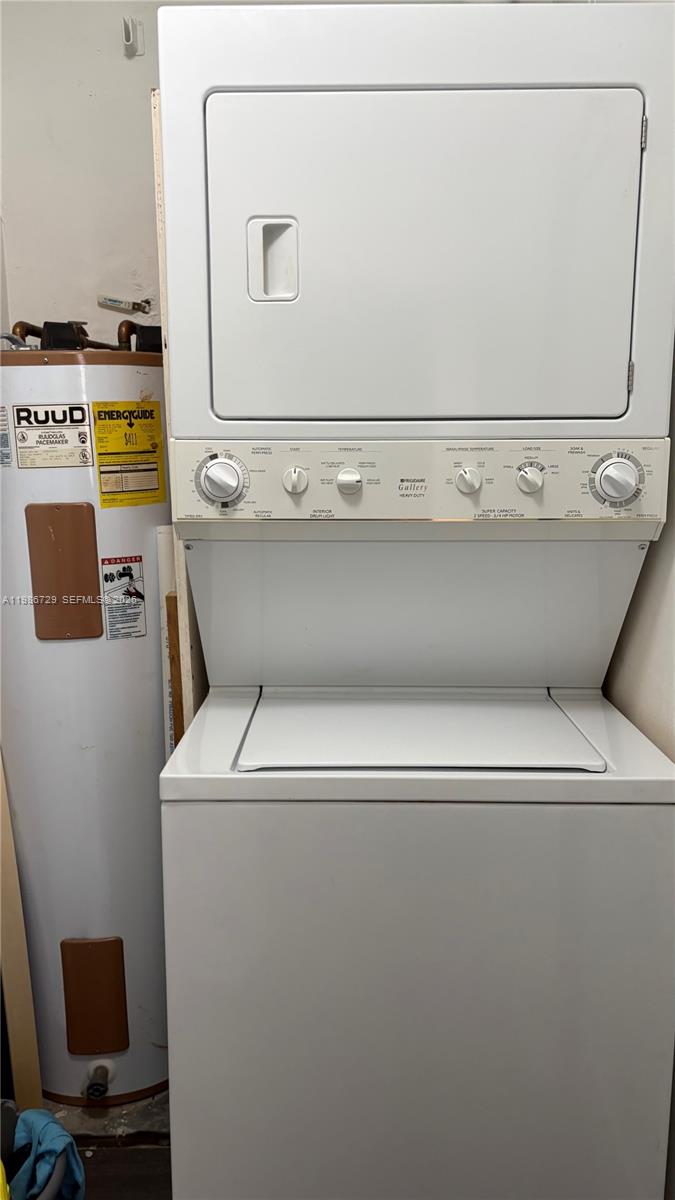 299 Northwest 52nd Terrace, Unit PHX Boca Raton, FL 33487 - Photo 28 of 29 a close view of washer and dryer