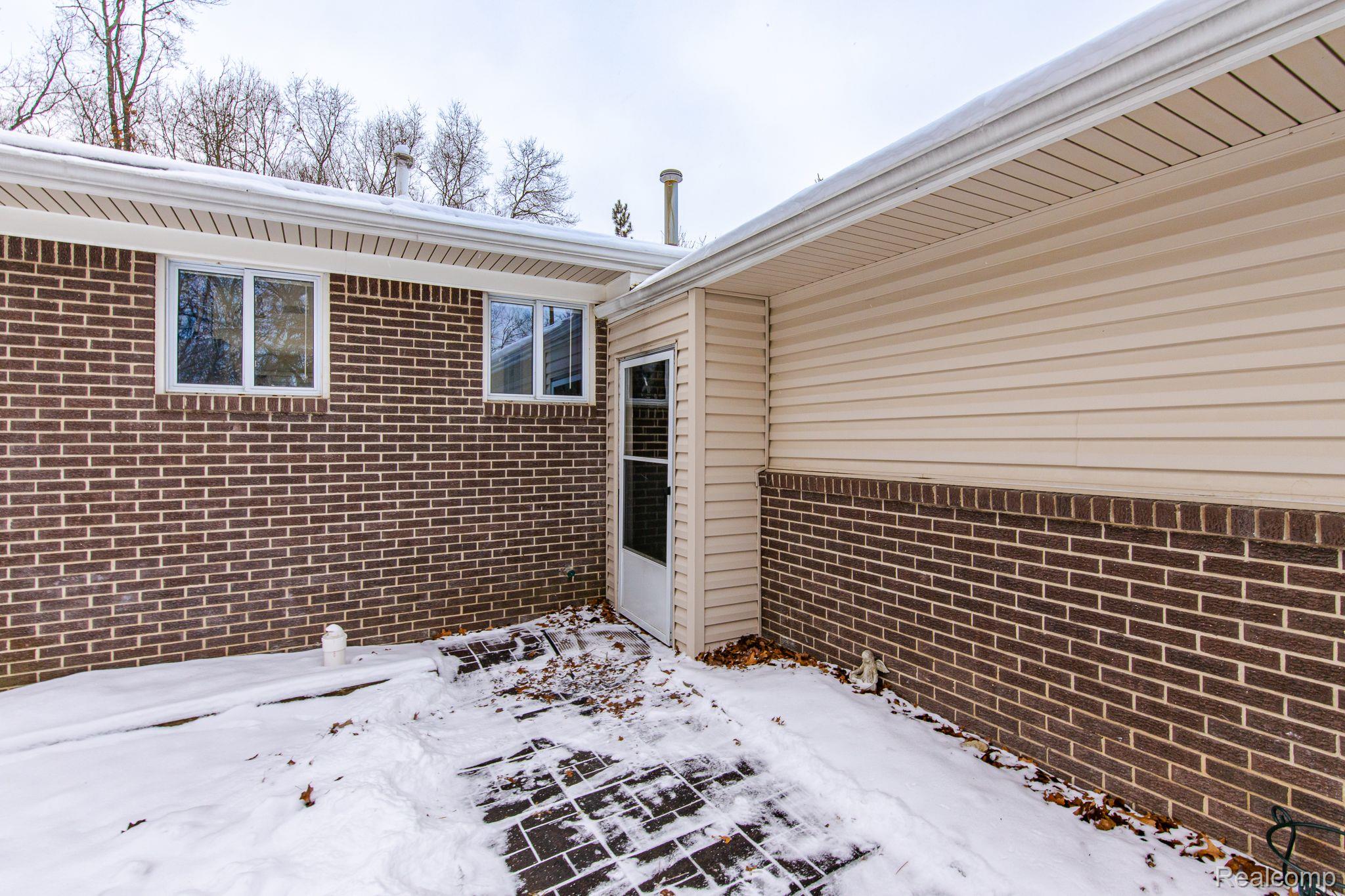 5131 West Harvard Road Clarkston, MI 48348 - Photo 4 of 48 Gallery Image 4