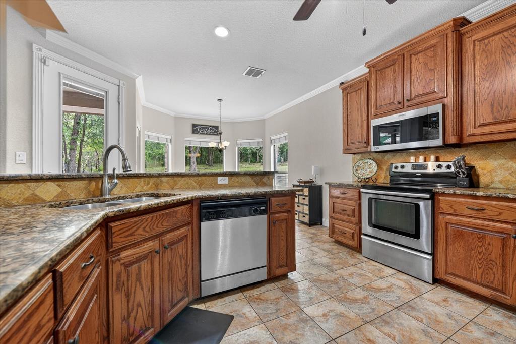 141 North Natural Spring Lane Azle, TX 76020 - Photo 17 of 39