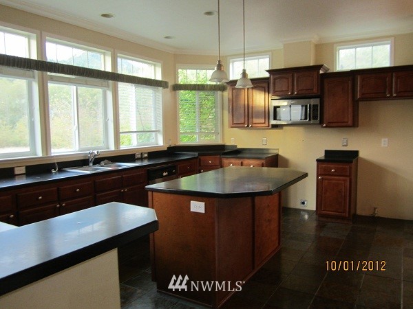 1768 Azure Way Bellingham, WA 98229 - Photo 4 of 15 Gallery Image 4