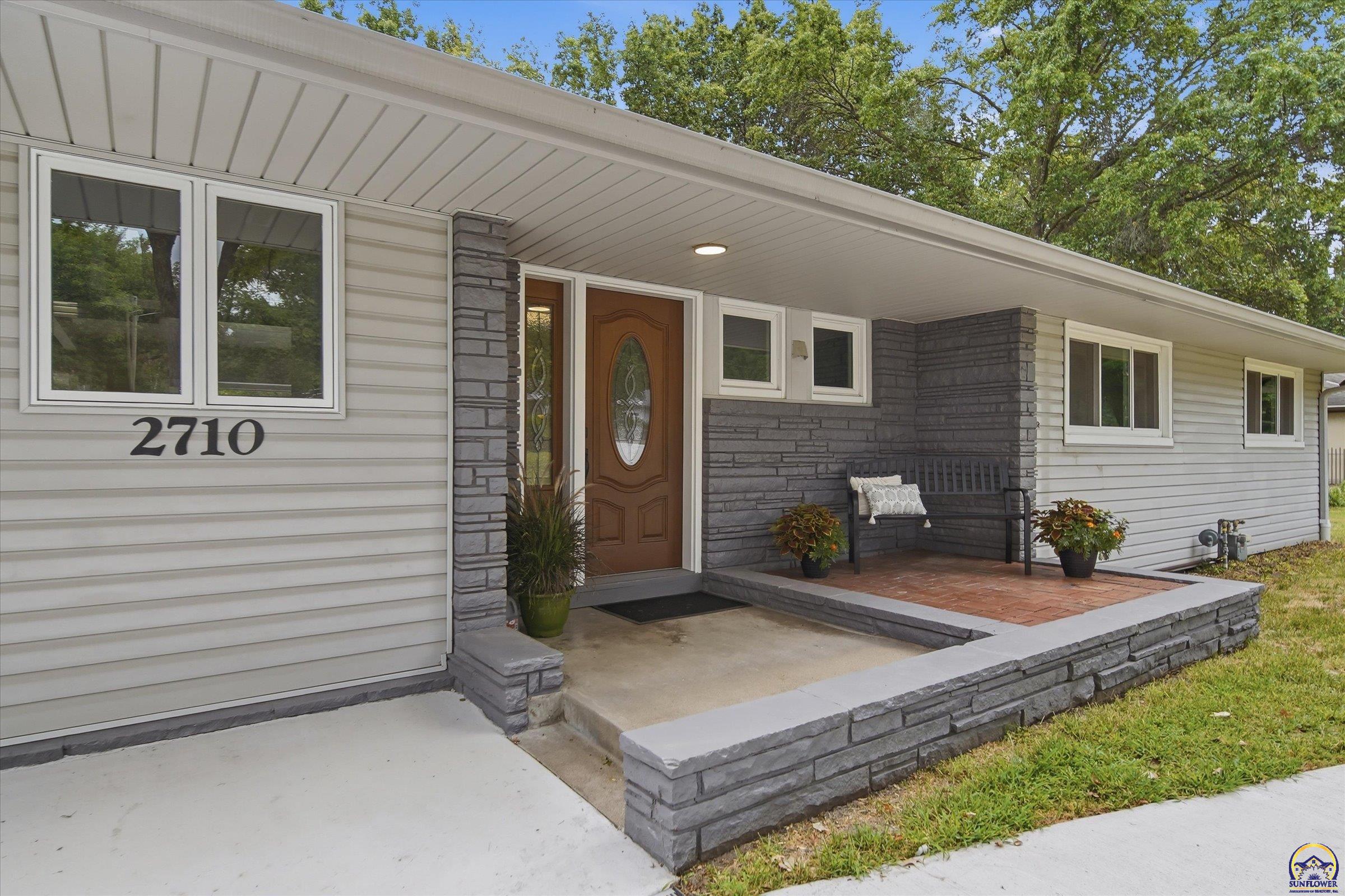 2710 Southwest Burlingame Road Topeka, KS 66611 - Photo 9 of 50 Gallery Image 9
