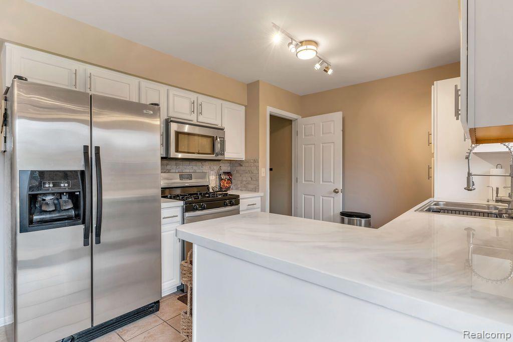 3547 Ridgecliffe Drive Flint, MI 48532 - Photo 12 of 36 Gallery Image 12