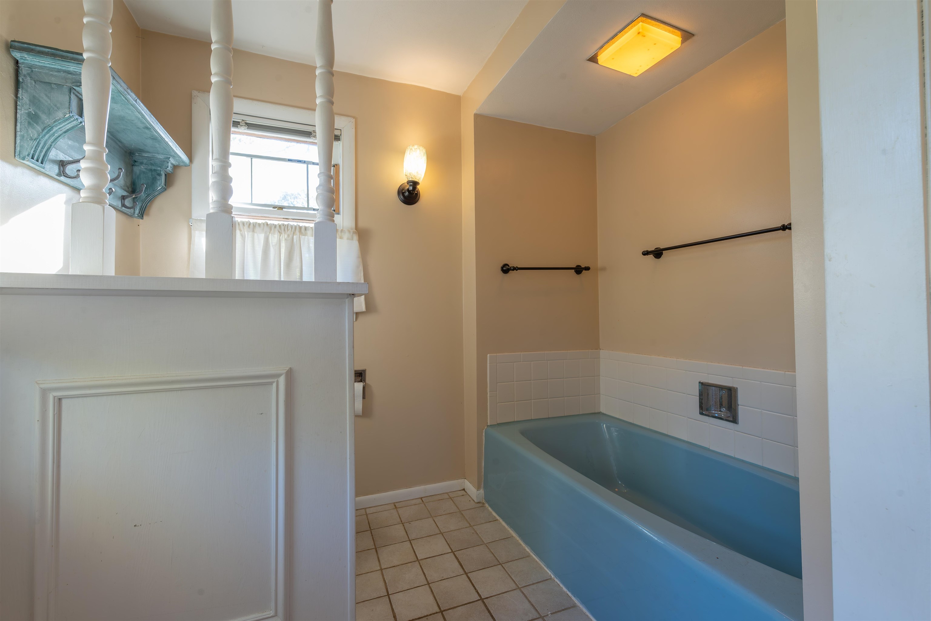 933 West Stephenson Street Freeport, IL 61032 - Photo 24 of 32 a bathroom with a tub shower and mirror