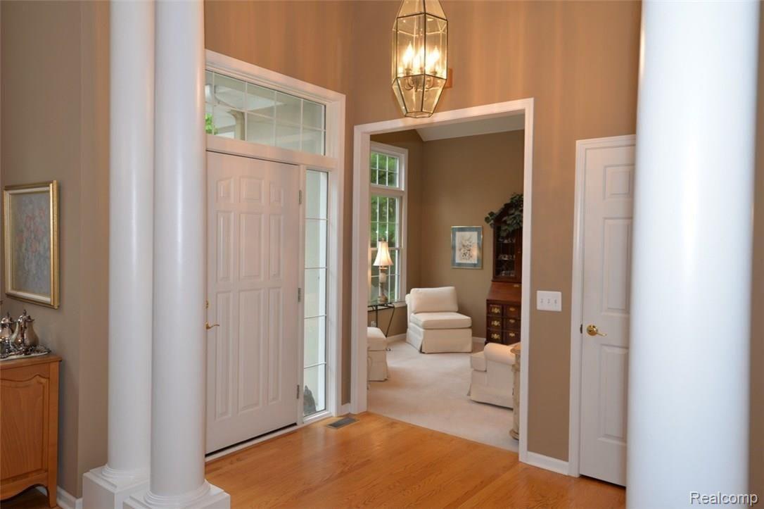 330 Ridgemont Road Oxford, MI 48370 - Photo 15 of 48 Entryway