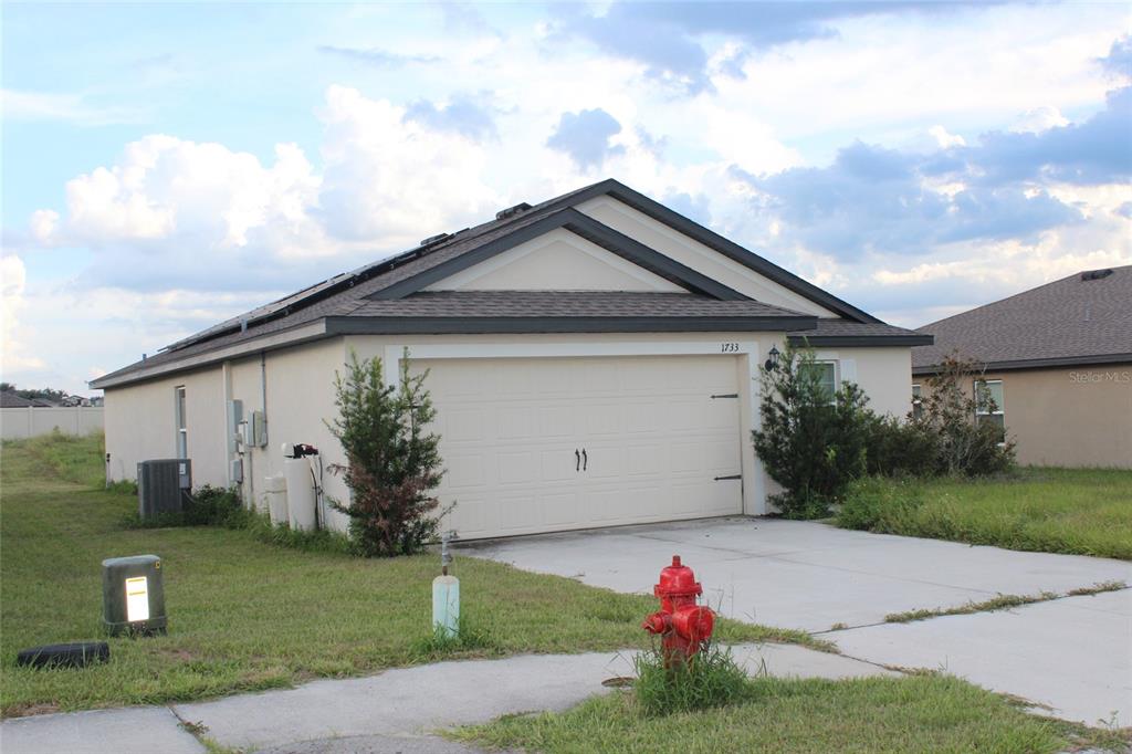 1733 Canaan Loop Dundee, FL 33838 - Photo 2 of 16 a front view of house with small garden