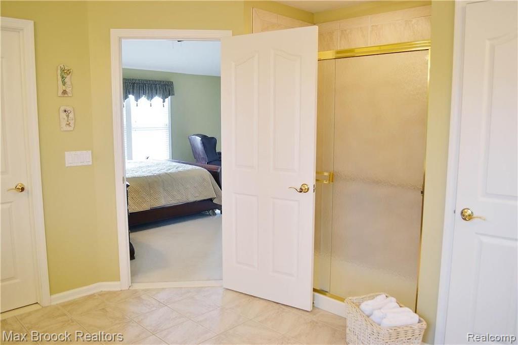 2431 Selkirk Street Rochester, MI 48306 - Photo 33 of 58