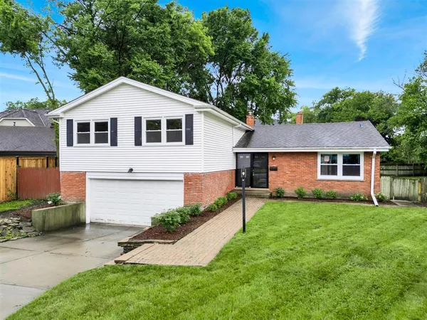 $595,000 | 2309 Malik Court, Glenview, IL 60025