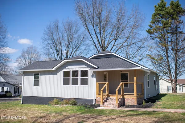 $289,900 | 410 West Walnut Street, Madisonville, TN 37354