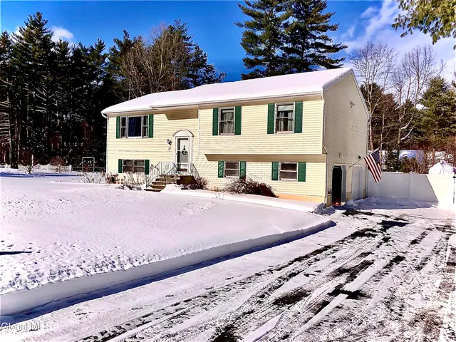 $399,000 | 17 Herald Drive, Queensbury, NY 12804
