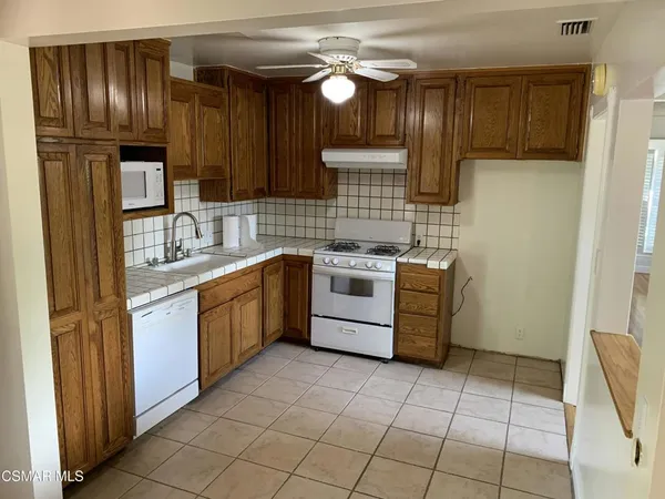 $3,800 | 7431 Cozycroft Avenue, Winnetka, CA 91306