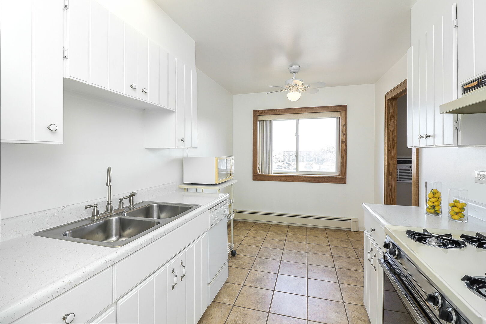 1301 South Finley Road, Unit 404 Lombard, IL 60148 - Photo 9 of 16 Gallery Image 9