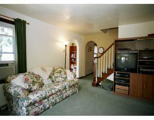 2503 Kane Road Aliquippa, PA 15001 - Photo 7 of 8 Living Room.