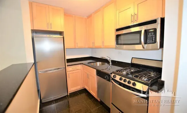 $3,400 | 333 East 49th Street, Unit 3M | Midtown East