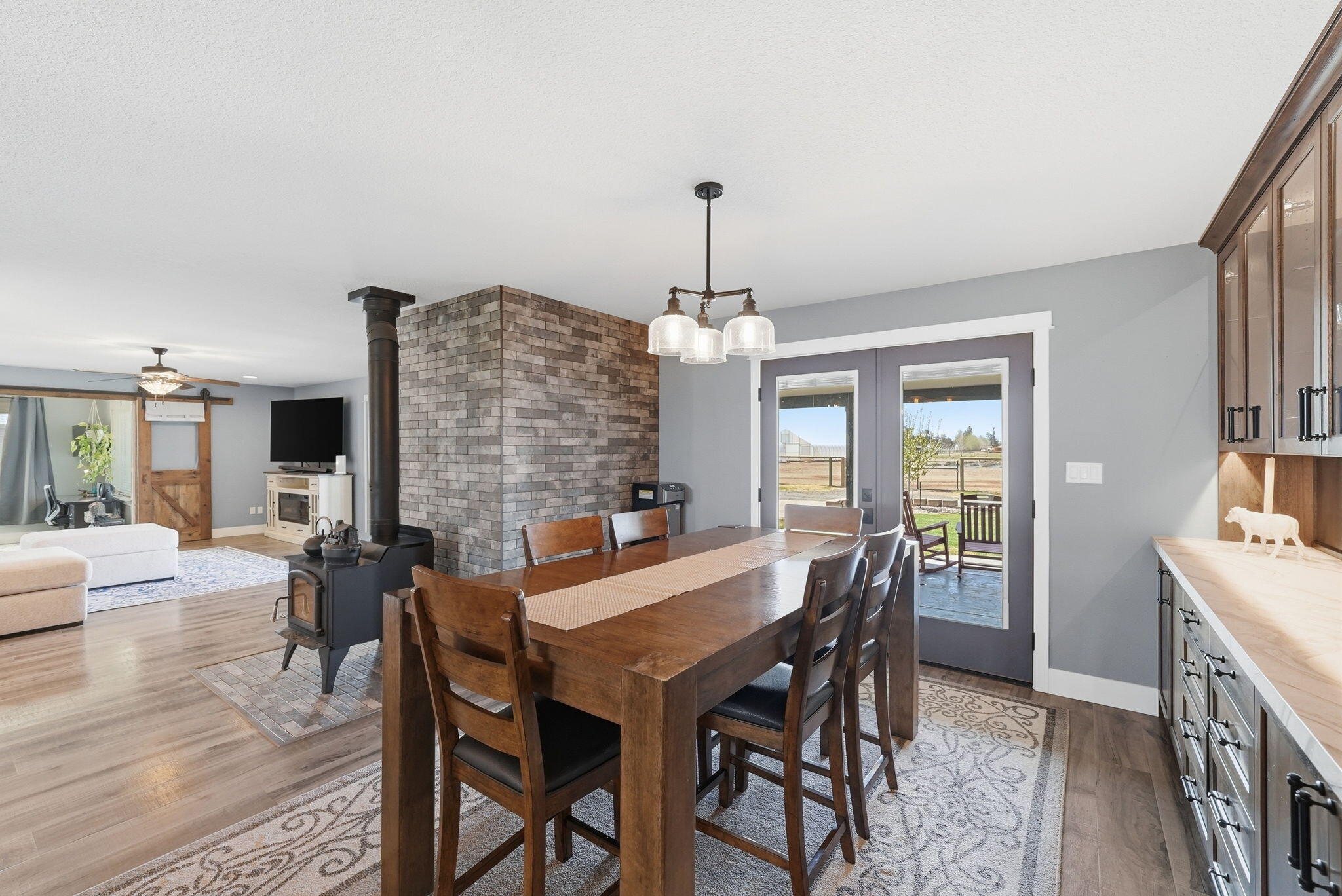 26345 Walker Road Bend, OR 97701 - Photo 15 of 98 14-web-or-mls-Riley_Visuals_050