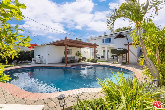 $2,100,000 | 5044 Varna Avenue, Sherman Oaks, CA 91423