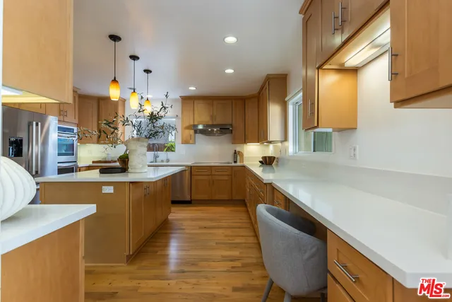 $2,100,000 | 5044 Varna Avenue, Sherman Oaks, CA 91423