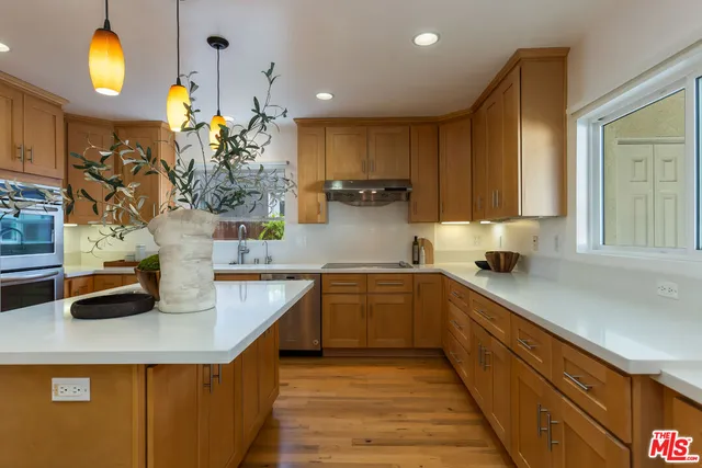 $2,100,000 | 5044 Varna Avenue, Sherman Oaks, CA 91423