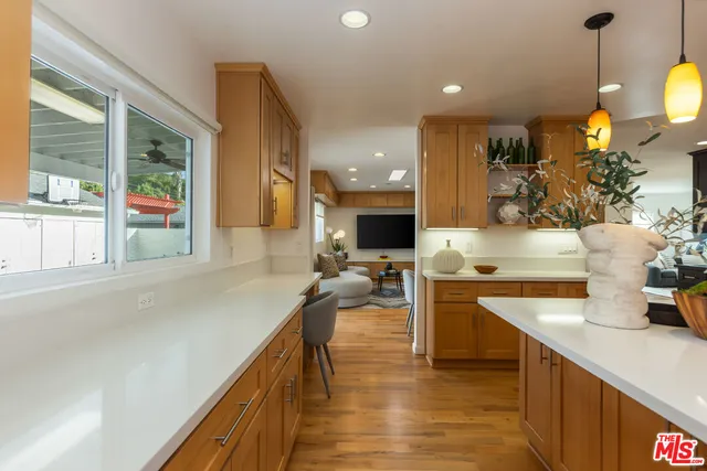 $2,100,000 | 5044 Varna Avenue, Sherman Oaks, CA 91423