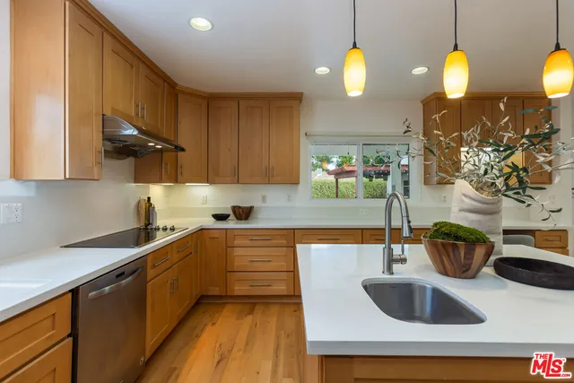 $2,100,000 | 5044 Varna Avenue, Sherman Oaks, CA 91423