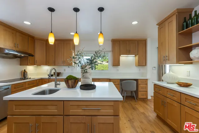 $2,100,000 | 5044 Varna Avenue, Sherman Oaks, CA 91423